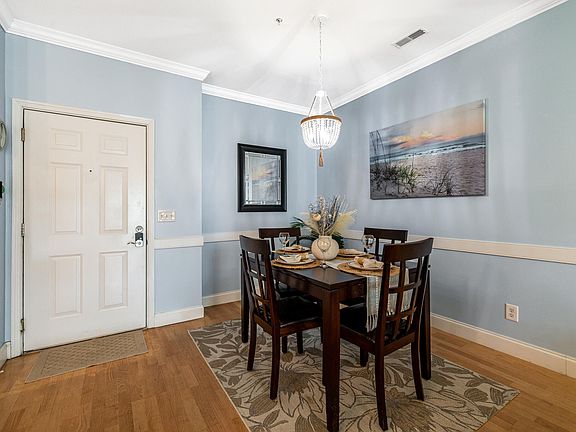 5th image of 1984 Folly Rd APT B108