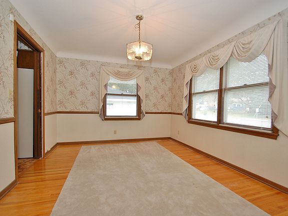 3rd image of 8840 Tyler St NE