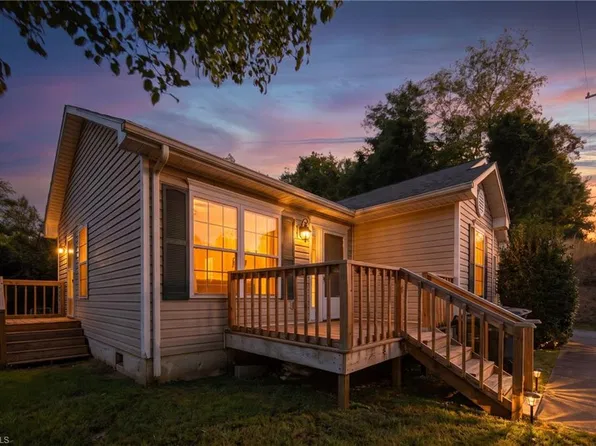 203 Jones School Rd, Mount Airy, NC 27030