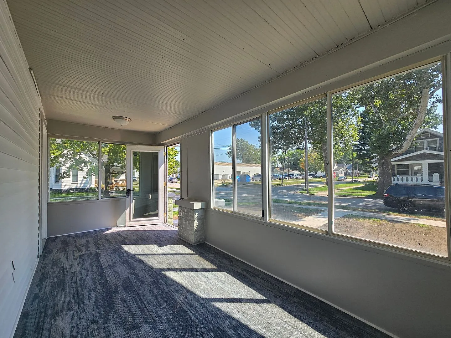 Cute 2 Bedroom Home in Bloomington — Photo 3