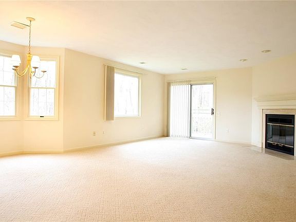 4th image of 90 Trellis Dr