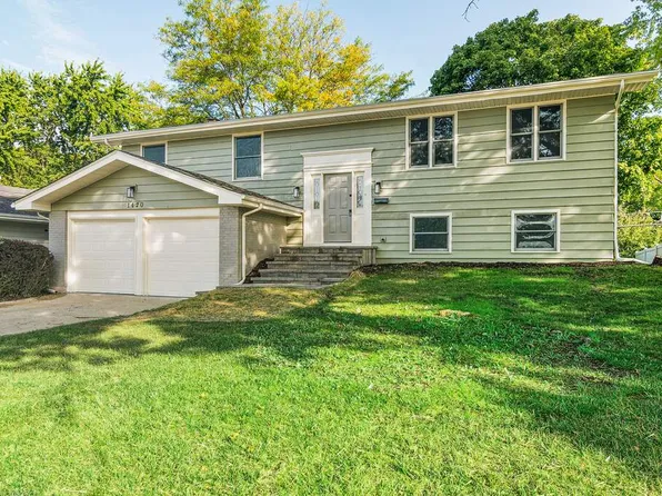1420 Hassell Rd, Hoffman Estates, IL 60169