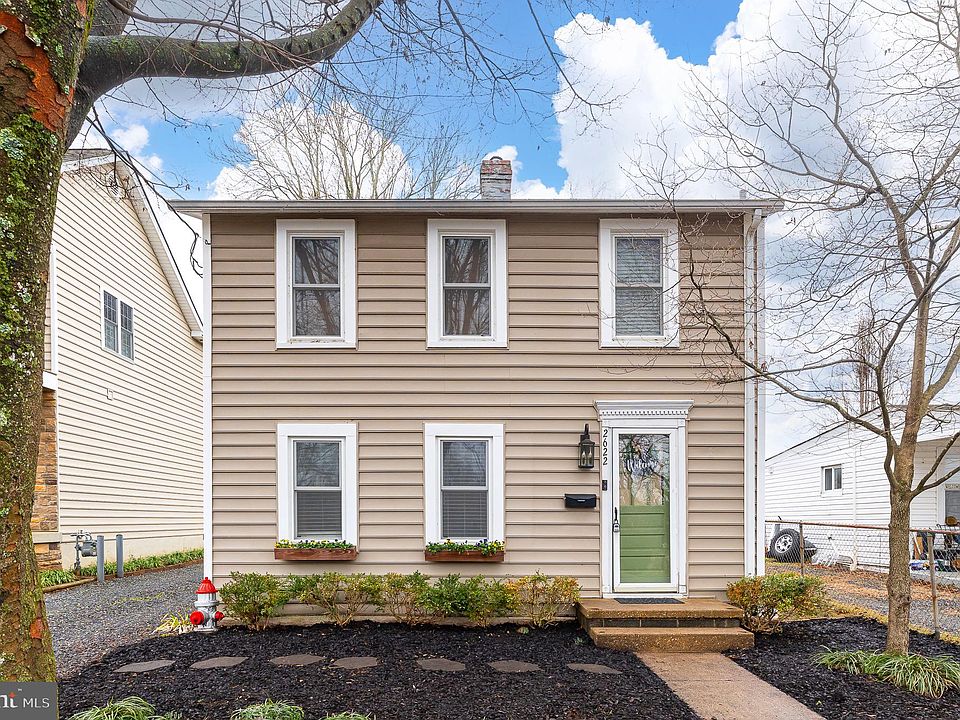 1st image of 2622 Caroline St