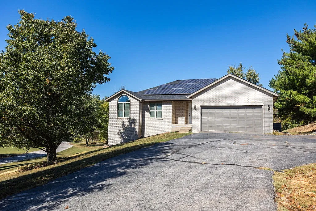 5 bed, 2795 sqft, $3,000 — Photo 1