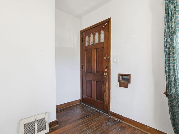 4th image of 178 Hiawatha Ave