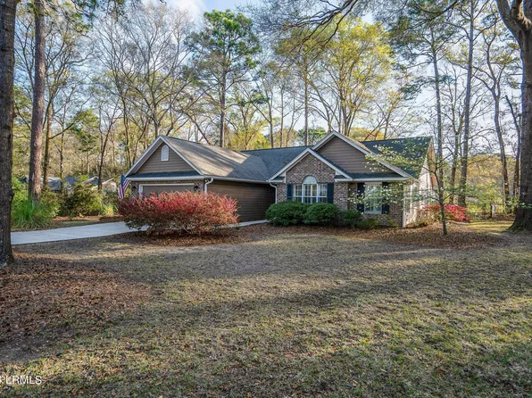 35 Marsh Dr, Beaufort, SC 29907