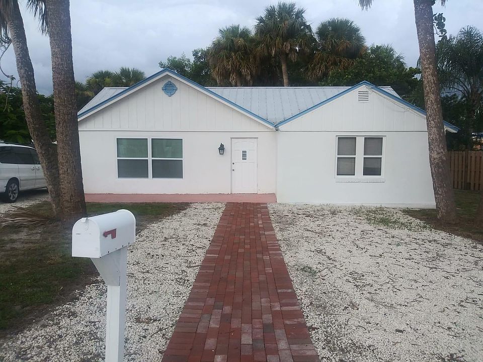 1st image of 2319 NE Sunny Acres Way