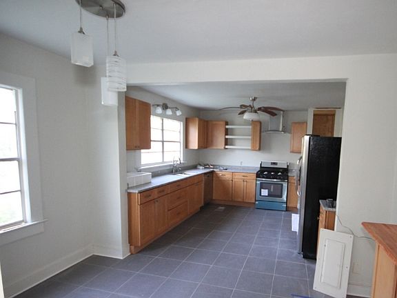 4th image of 1819 E Lakeview Ave