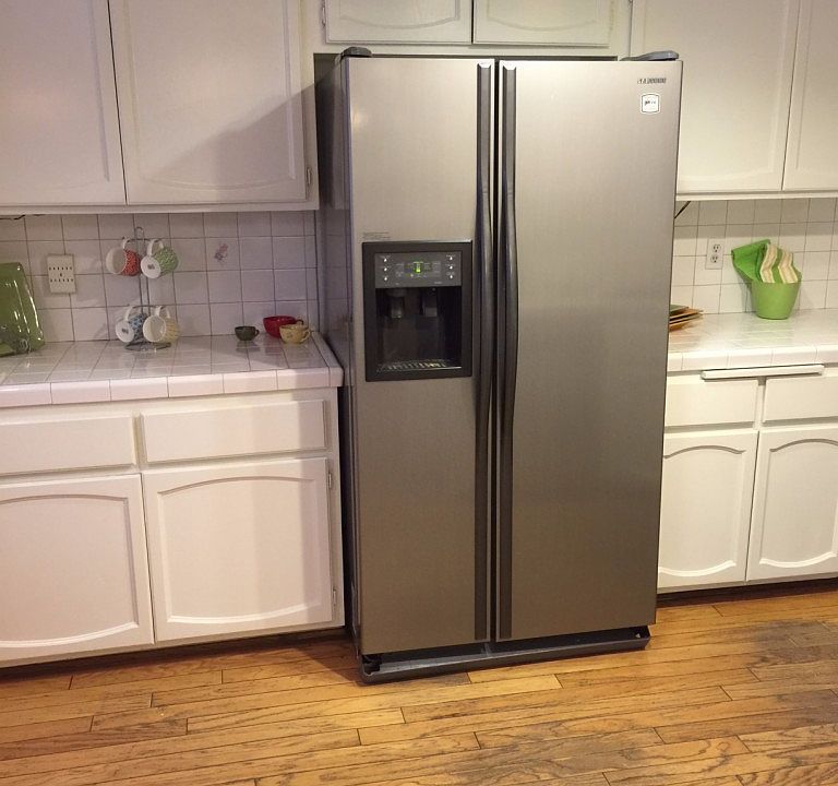 2nd image of 2231 Montrose Ave APT 6