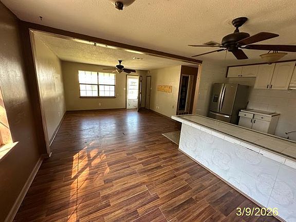 4th image of 477 Aleta Ave