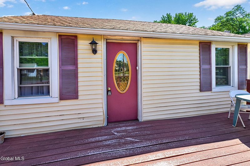 3rd image of 223 Vly Road