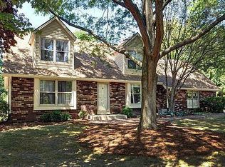 W154N10001 Moonlite Dr, Germantown, WI 53022