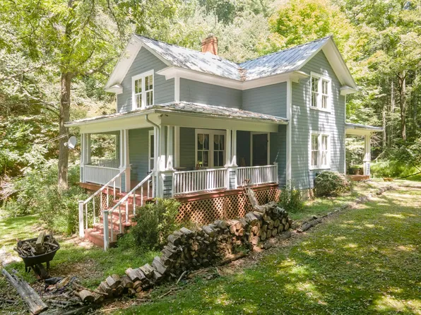 215 Old Knob Ln, Mouth Of Wilson, VA 24363