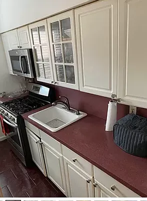 Sold by REINA PROPERTY GROUP CORP | media 45