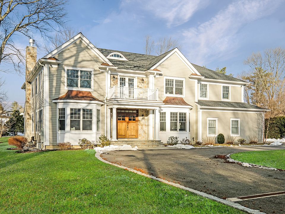 1st image of 30 Carriage House Ln