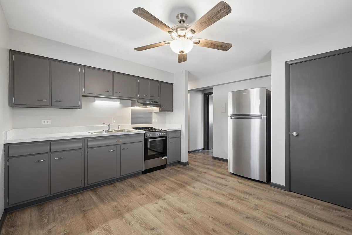 KITCHEN - 302 Muehl Dr #1N