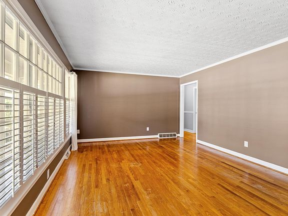3rd image of 100 Sumter St
