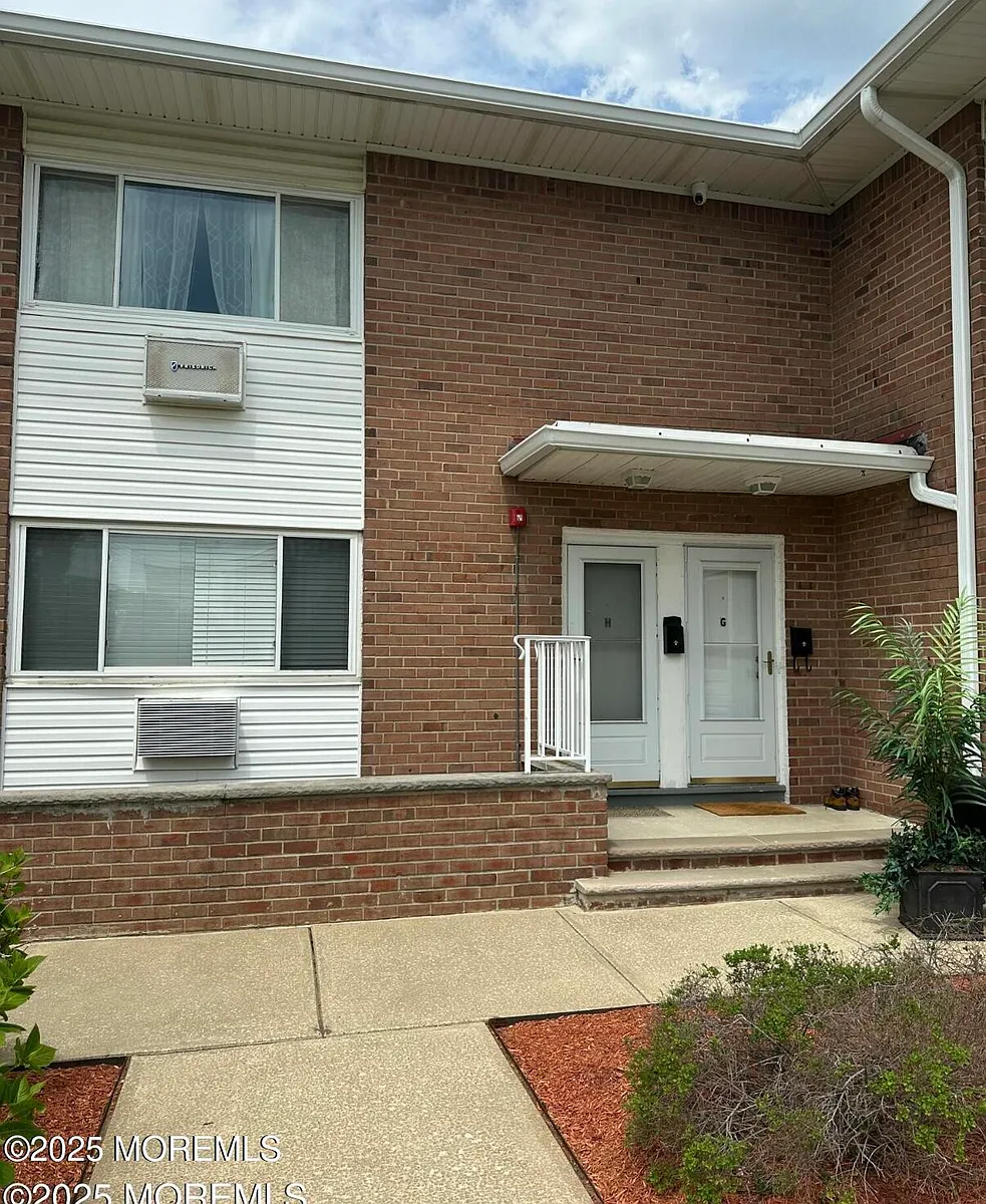 Building Photo - 35 Sternberger Ave #H