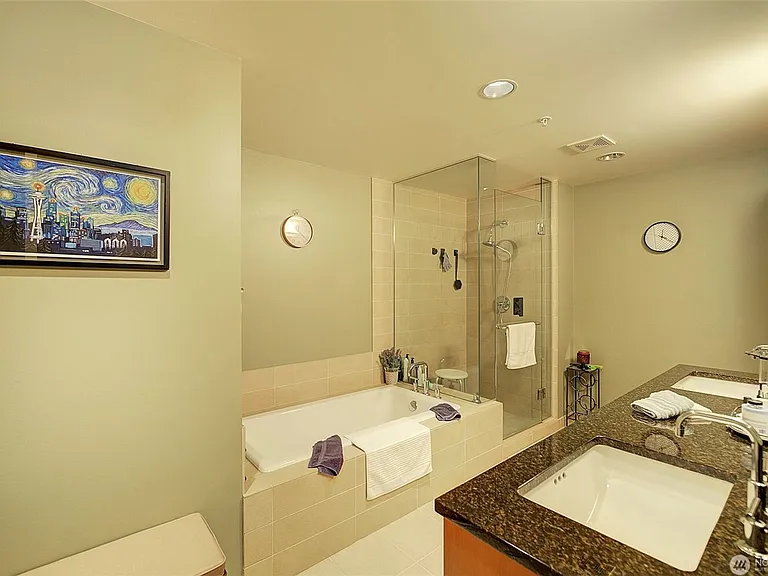 10650 NE 9th Pl #1420 — Photo 11