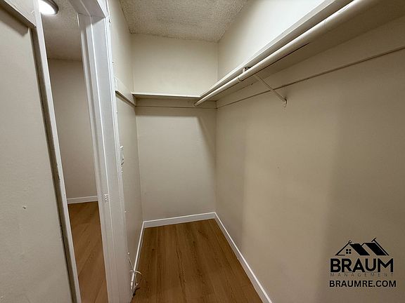 4th image of 6039 Whitsett Ave APT 201