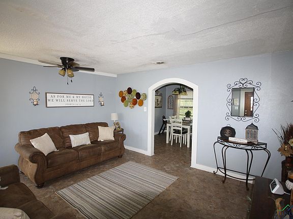 2nd image of 301 Leonard Dr