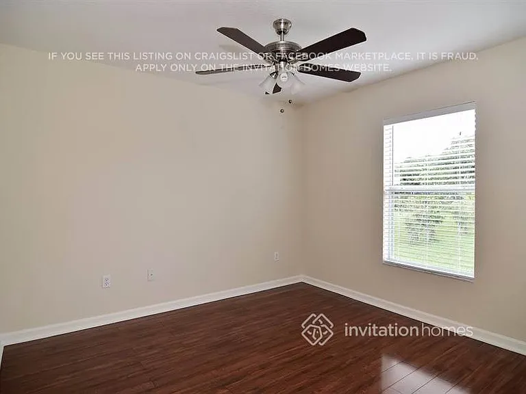 668 SE Damask Ave — Photo 12