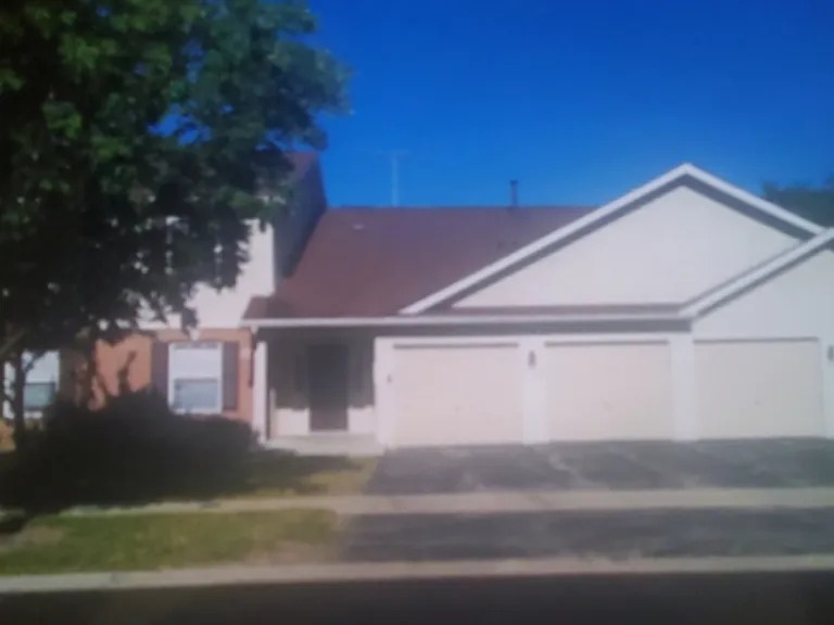 1175 N Village Dr #1 — Photo 2