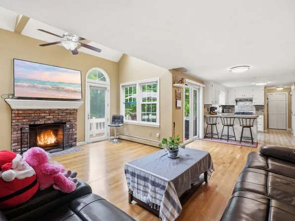 293 Davis St, Northborough, MA 01532