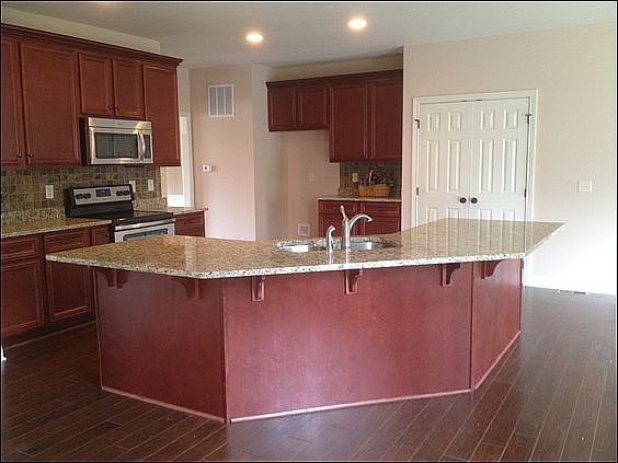 4th image of 16869 Oak Manor Dr
