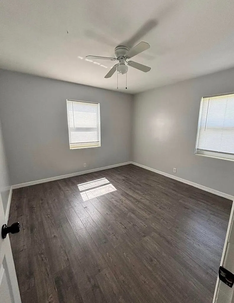 3 bed, 1300 sqft, $2,400 — Photo 2
