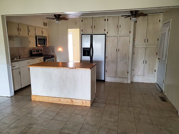4th image of 220 E Franklynn Ave