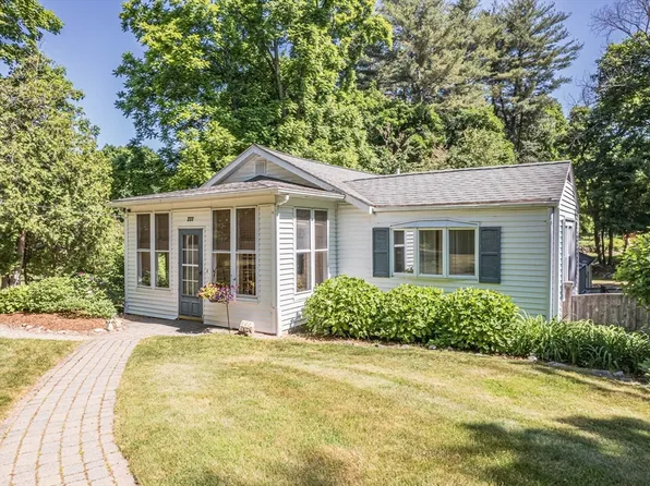 222 North St, Georgetown, MA 01833