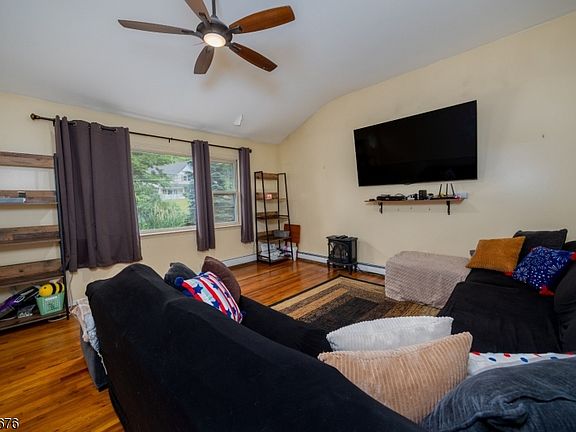 4th image of 103 Alturas Rd
