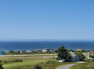 239 Bambi Dr, Whitethorn, CA 95589
