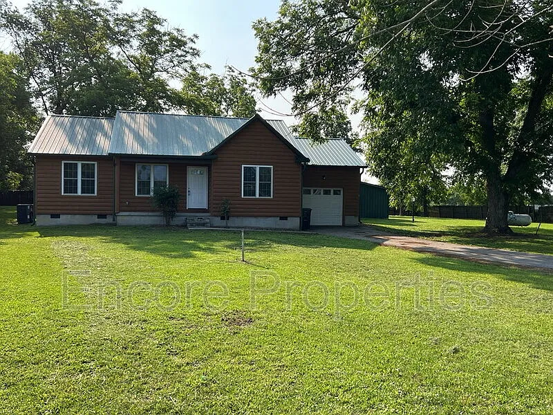 3 bed, 2.0 bath, 1700 sqft, $1,800 — Photo 3