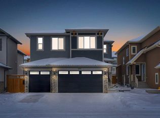 202 E Kinniburgh Cres, Chestermere, AB T1X 1Y2