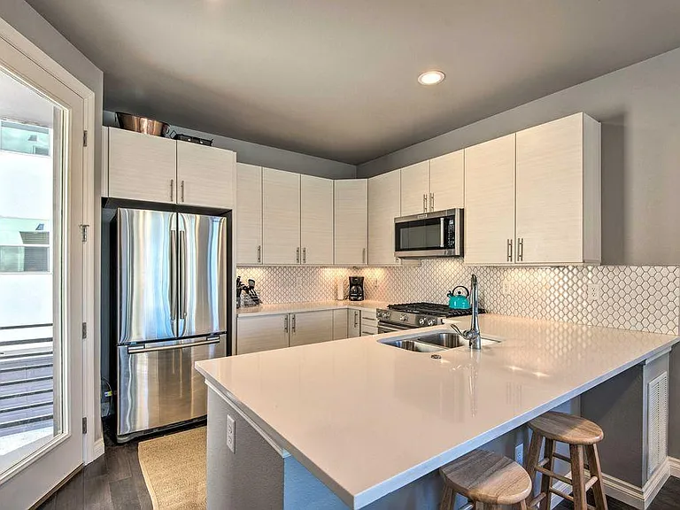 2065 N Downing St #7 — Photo 9