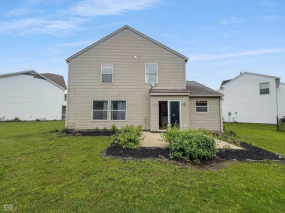 5th image of 3211 Waterloo Cir