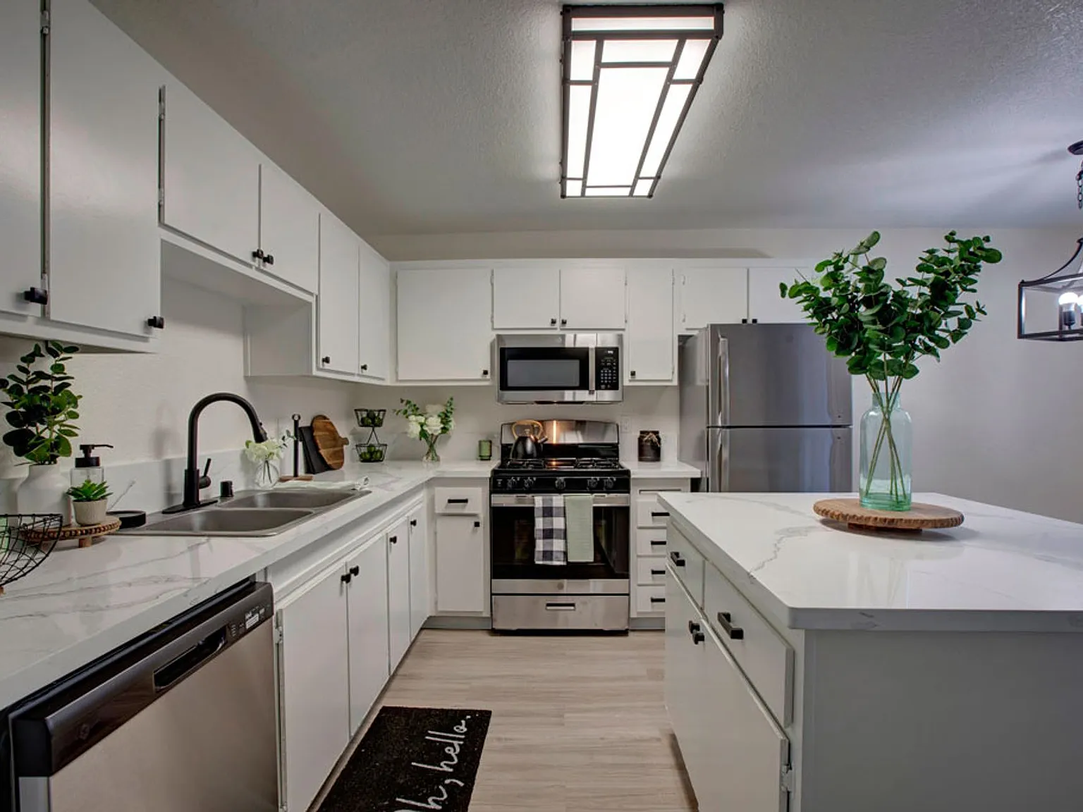 St. George Apartments — Photo 3