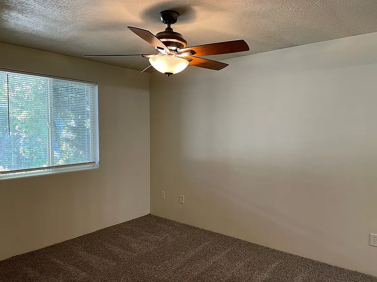 2393 Howard Ave #B — Photo 14
