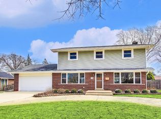 679 N Hawk St, Palatine, IL 60067