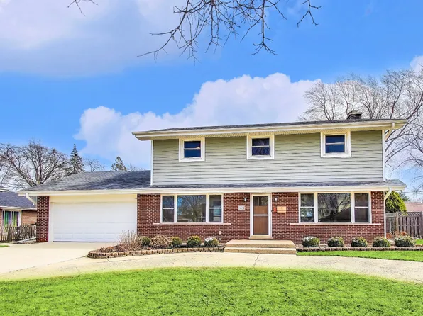 679 N Hawk St, Palatine, IL 60067