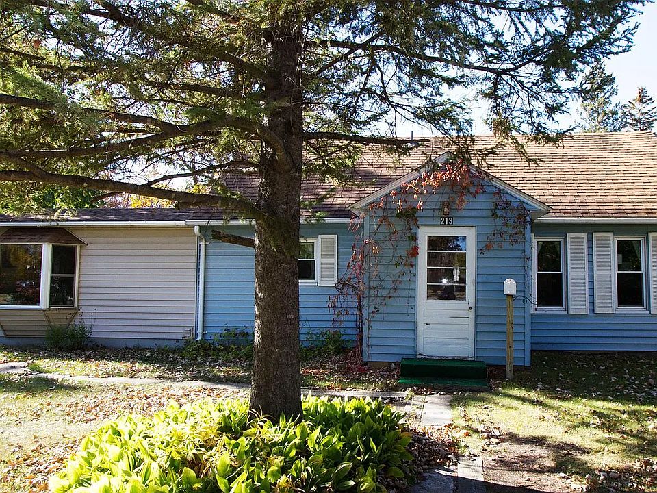 Front outdoor view (summer)