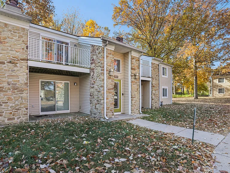Twyckenham Apartments — Photo 23