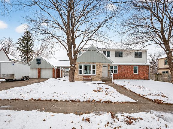 3rd image of 5 Belvidere St E