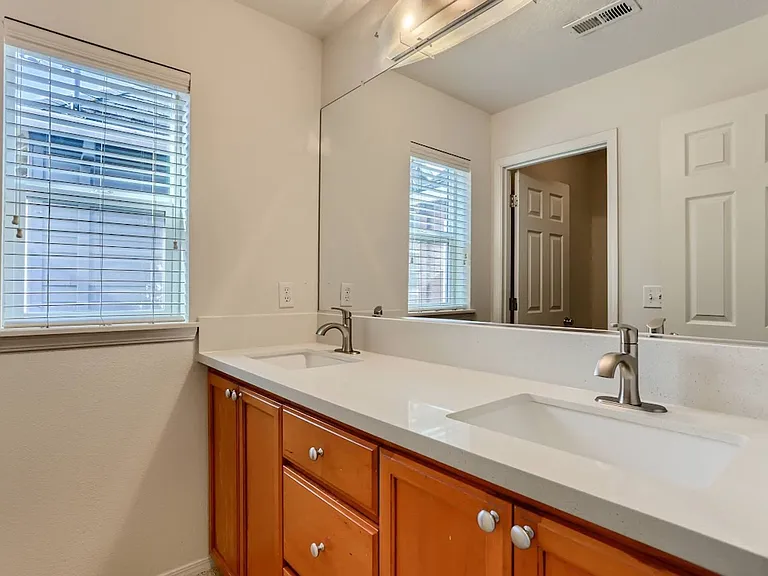 903 SE Elina Ave — Photo 18