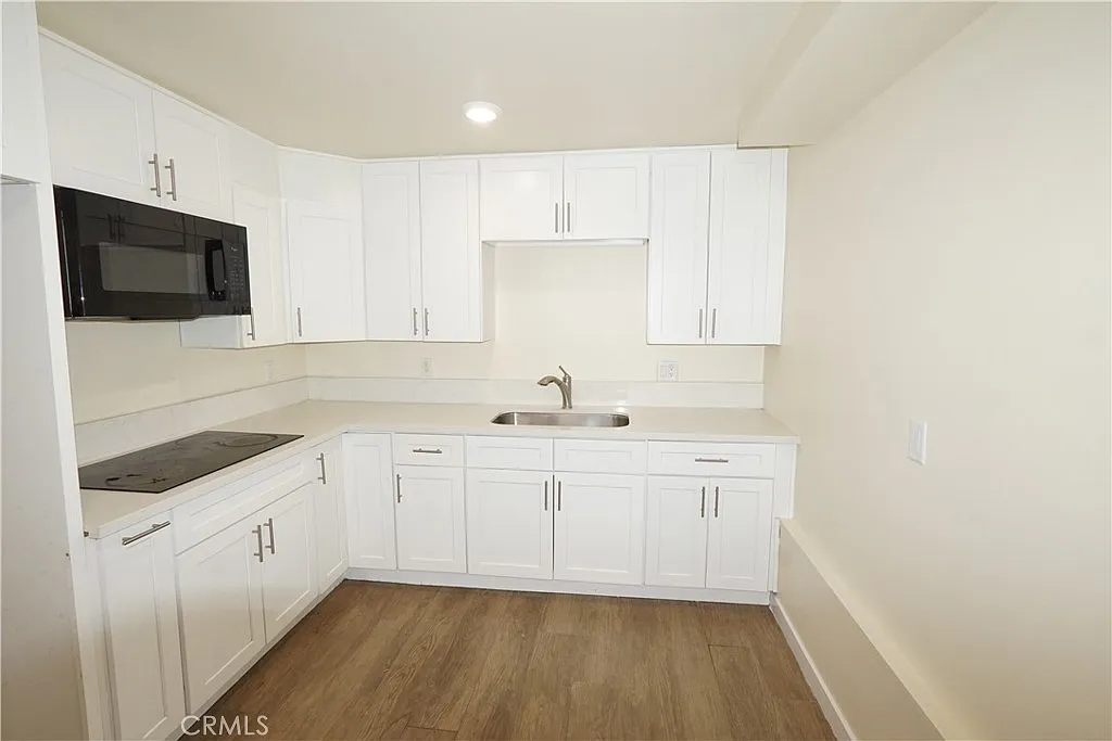 Building Photo - 448 W 41st Pl #3/4