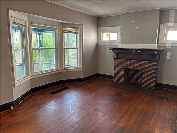 3rd image of 52 Herkimer St