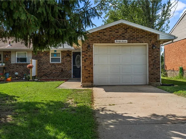 27 Highridge Ct, Franklin, OH 45005