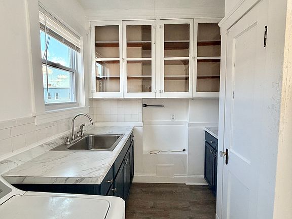 4th image of 327 Columbia St #3